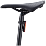 De BBB Signal BLS-255 is een superkrachtig en betrouwbaar achterlicht voor racefietsers en forenzen. Met zijn minimalistische design, lange brandtijd en waterdichte USB-C-oplaadpoort is dit achterlicht dé keuze voor maximale veiligheid en zichtbaarheid in alle weersomstandigheden.